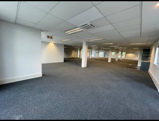 658M² OFFICE TO LET IN BRYANSTON